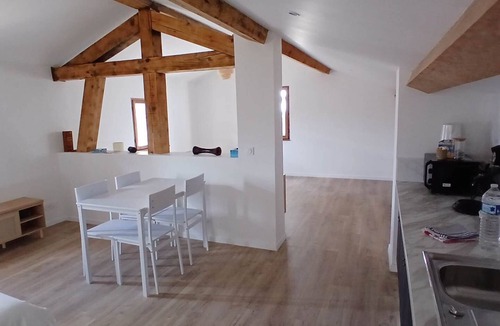 Lalande de Pomerol Apartment | Large Double Room