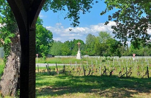 Lalande de Pomerol Apartment | Large Double Room