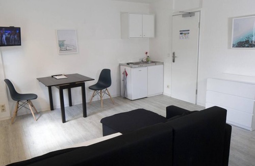 Flensburg Apartment | Large Double Room - Flensbed Hostel & Boardinghouse