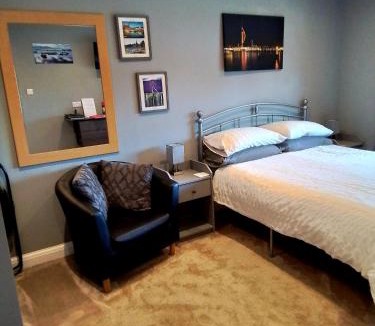 Southbourne Bed & Breakfast | Large double room with spacious ensuite