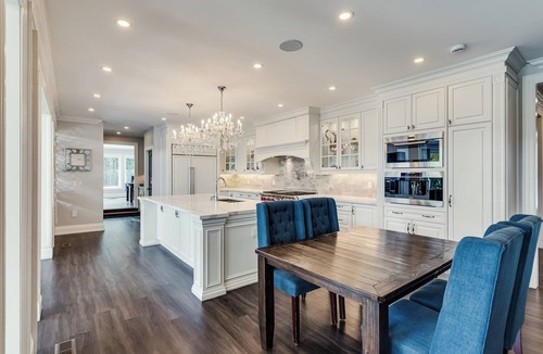King House | Large Estate with Luxury Collection of Amenities