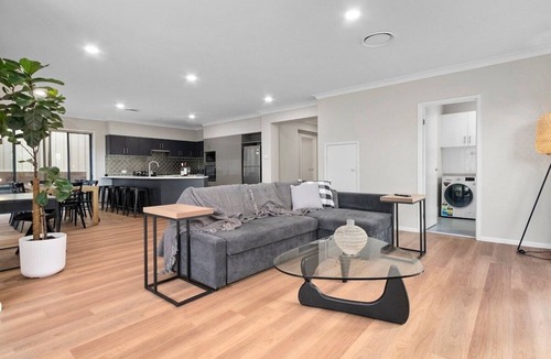 North Lambton House | Large executive residence