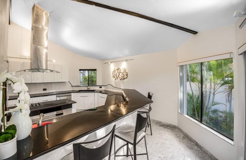 Kaneohe House | Large Executive Home With Stunning Views