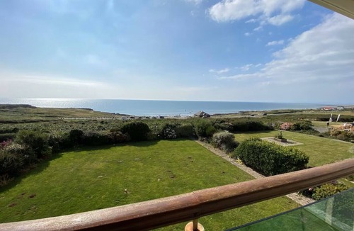 Porthcawl House | Large Family Coastal Retreat - Panoramic Views of Rest Bay, Porthcawl.