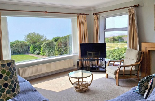 Porthcawl House | Large Family Coastal Retreat - Panoramic Views of Rest Bay, Porthcawl.