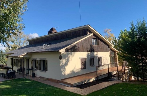 Rascafria Ski Chalet | Large family country house in Rascafría,1 h from Madrid, 12 to 24 people