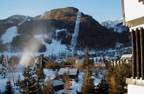 La Salle-les-Alpes Apartment | Large family apartment, serre chevalier 1400 fully renovated, wifi,