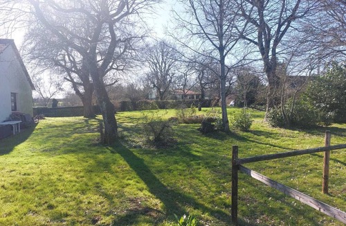 Nort-sur-Erdre House | Large family home with outdoor pool in the countryside. Pets allowed