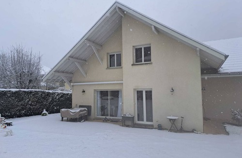 Seynod House | Large family home in Annecy 6 bedrooms 12 people 15 minutes from the lake!