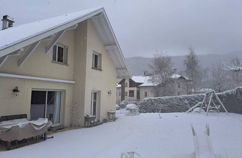 Seynod House | Large family home in Annecy 6 bedrooms 12 people 15 minutes from the lake!