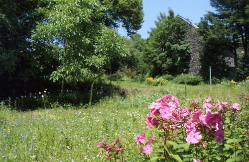 Pontgibaud House | Large family home with enclosed garden – castle view – near Vulcania