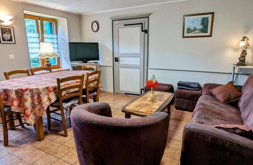 Servance-Miellin Cottage | Large family house in the Vosges with Alsatian stove and near l'Ognon waterfall