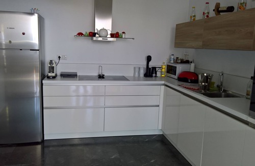 Mikri Mantineia House | Large, fully equipped HiTec vacation apartment close to the beach