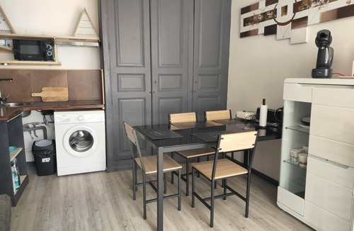 Lestiou Apartment | Large, fully-equipped studio 10 minutes from Chambord, on the Loire cycle route
