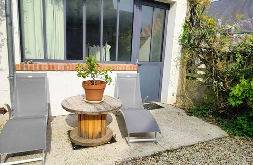 Lestiou Apartment | Large, fully-equipped studio 10 minutes from Chambord, on the Loire cycle route