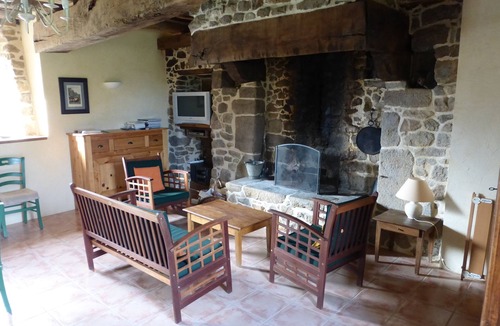 Saint-Germain-en-Cogles Cottage | Large gîte for 12 people, Fougères, Mont St Michel, quiet in the Brittany countryside.