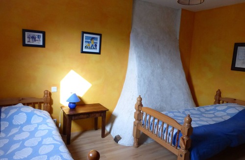 Saint-Germain-en-Cogles Cottage | Large gîte for 12 people, Fougères, Mont St Michel, quiet in the Brittany countryside.
