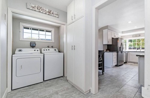 Woodbury House | Large Gated Pool home in Heart of Glendale!