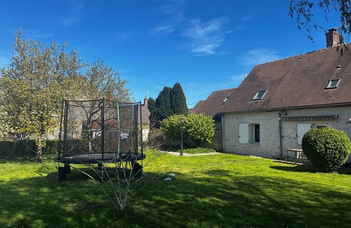 Cravant House | Large gîte with heated pool & sauna near Loire & Chambord. Ideal for groups!
