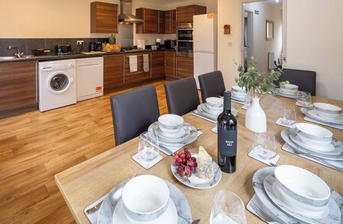Gloucester House | Large Gloucester House in the City Centre with Free Parking!