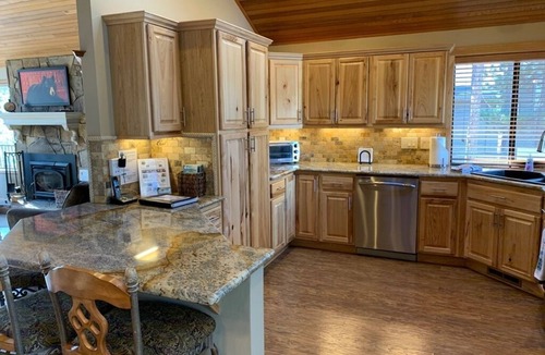 Deer Park House | Large Great Room-3 Master Suites-Hot Tub-Backs up to the Forest-Pet Friendly