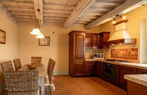 Trequanda Apartment | Large ground floor apartment of 118 m2 consisting of a large living room with fireplace, kitchen complete with dishwasher, microwave oven, electric oven, coffee machine, kettle, fridge and freezer.Dining area, a master double bedroom with private bathroo