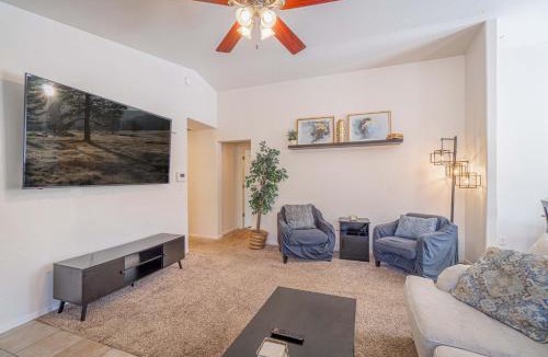 Northwest Reno House | Large Group Escape 5 Beds Pets Welcome