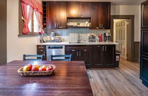 Market District House | Large group in Eugene, Exquisite Historic Landmark 11Bedroom, 4.1BA, New Hot tub