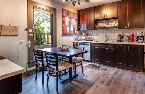 Market District House | Large group in Eugene, Exquisite Historic Landmark 11Bedroom, 4.1BA, New Hot tub
