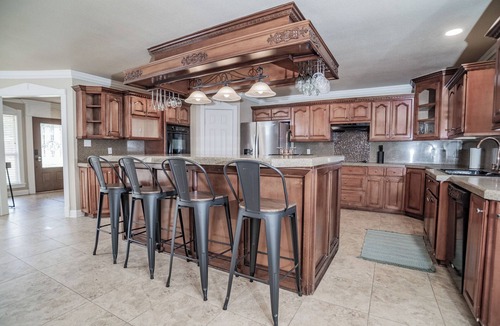 Luling House | Large Group Ranch Retreat 4 Houses 45 Acres Pool Sleeps 40