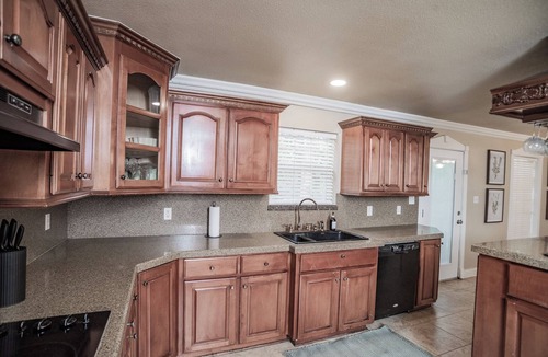 Luling House | Large Group Ranch Retreat 4 Houses 45 Acres Pool Sleeps 40