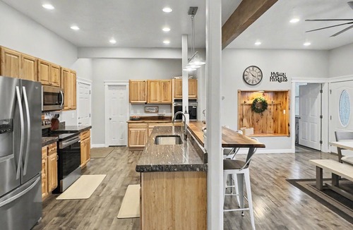 Swanlake House | Large group/reunion destination barn home near Lava Hot Springs, many AMENITIES!
