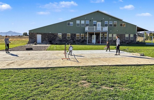 Swanlake House | Large group/reunion destination barn home near Lava Hot Springs, many AMENITIES!