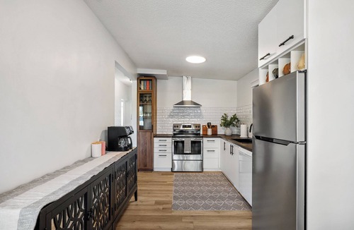 Canyon Meadows House | Large Groups, 11 Beds, Sleeps 19, BBQ, Fenced Yard