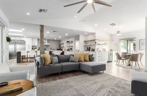 Scottsdale Vista House | Large Groups Welcome! Newly Added Pickleball Court!