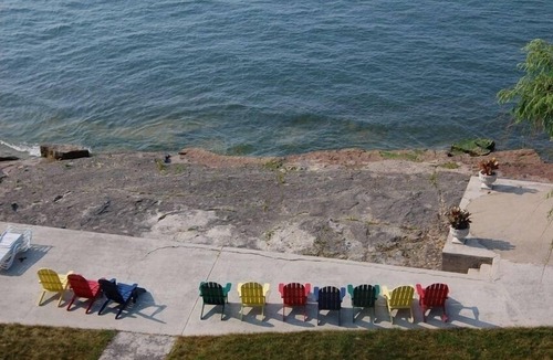 Marblehead House | LARGE HISTORIC HOME ON LAKE ERIE! PERFECT FOR REUNIONS! LABOR DAY WEEKEND OPEN!