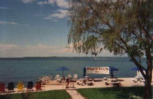 Marblehead House | LARGE HISTORIC HOME ON LAKE ERIE! PERFECT FOR REUNIONS! LABOR DAY WEEKEND OPEN!