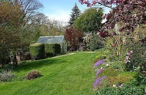 Dinkelsbuehl Apartment | Large holiday flat in Sinbronn with garden