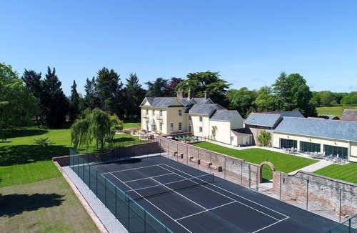 Bishops Lydeard House | Large holiday home, 10 en-suite rooms, indoor pool, tennis court & hot tub.