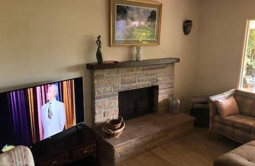 West Mesa House | Large home, 4Bdrms, parking. 1 block Mall, near Park-Ocean steps, 5 min Dwntn SB