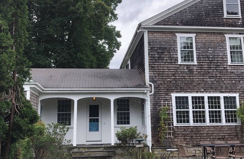 Adamsville House | Large Home in Adamsville. Close to Vineyards, Breweries & Beaches. Central AC