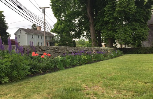 Adamsville House | Large Home in Adamsville. Close to Vineyards, Breweries & Beaches. Central AC