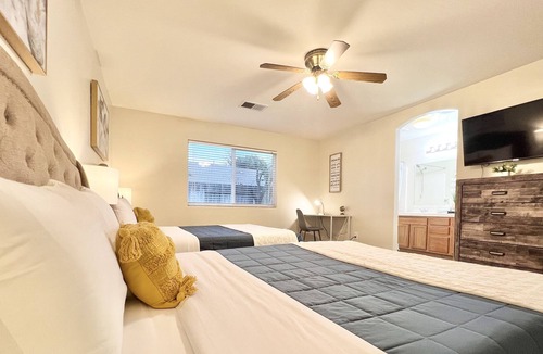Rosedale House | Large Home W/ComfyBeds &BBQGrill ForUpTo14 Guests