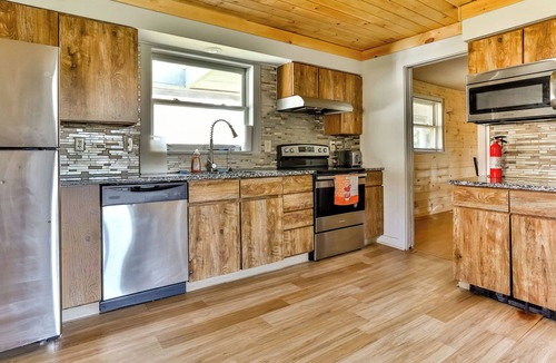 Hunter House | Large Home/w Hot tub Mins to Hunter Mountain Ski