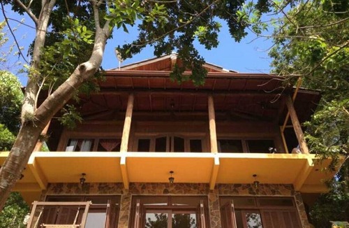 Florianopolis House | Large house on the edge of the lake, right on the sand. Privacy and comfort for up to 6