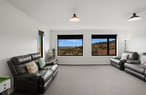 Lenah Valley House | Large House, Centrally Located With Amazing Views
