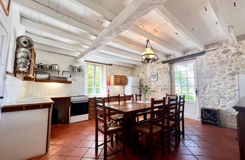 Gageac-et-Rouillac Ski Chalet | Large house with pool sleeping up to 10 people in Gageac.