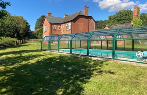 Westcott House | Large House On Farm With Own Heated Pool, As Seen On BBC TV