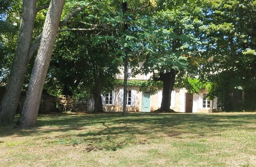 Gauriac House | Large house with 14 beds, swimming pool overlooking vineyards between Blaye and Bordeaux