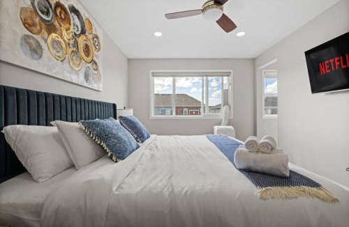 Calgary House | Large House with Billiards & AC, 5 Bedrooms and Close to the Airport